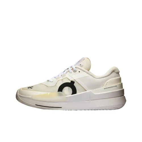 On THE ROGER Pro 2 Low Top Tennis Shoes Women
s Ecru