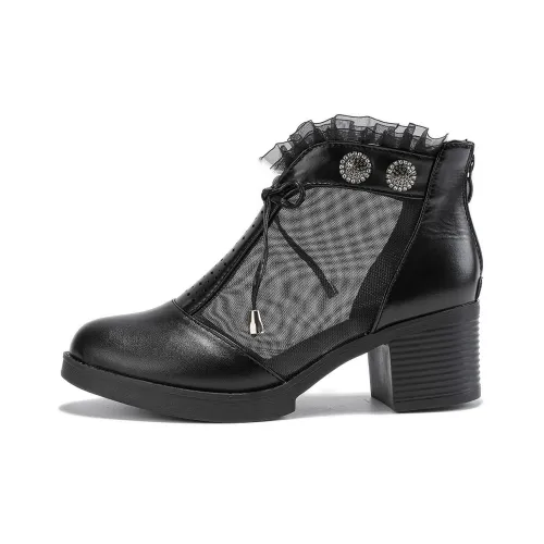 Komanic Ankle Boots Women's Black/White