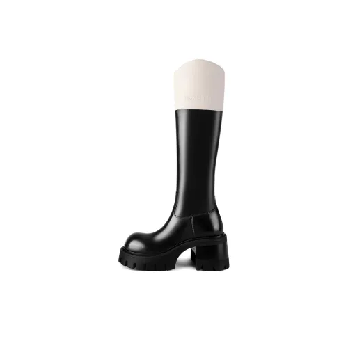 Hoov Knee-high Boots Women's Dark Clouds Covering Snow