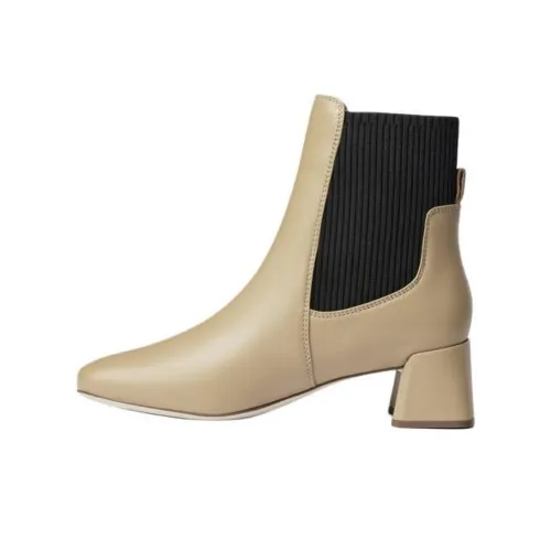 Clarks Crew Chelsea Boots Women's Light Brown
