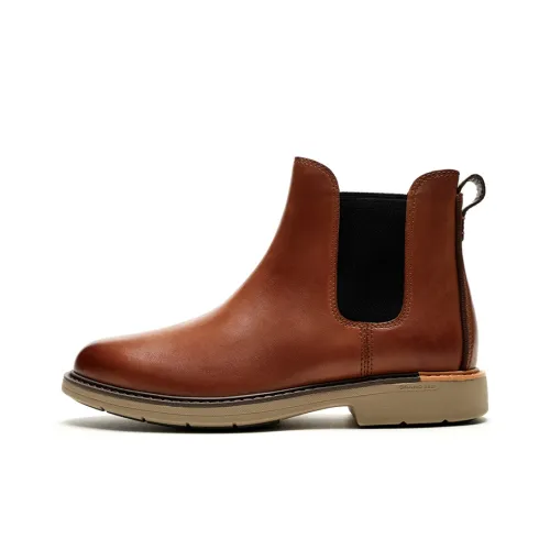 Chega a SVD o modelo NPC UK II com a marca que pertence a a coleção Spring Summer 2021