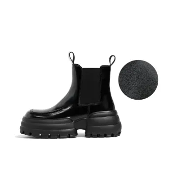 MIS. DANNY Short Chelsea Boots Women's Black