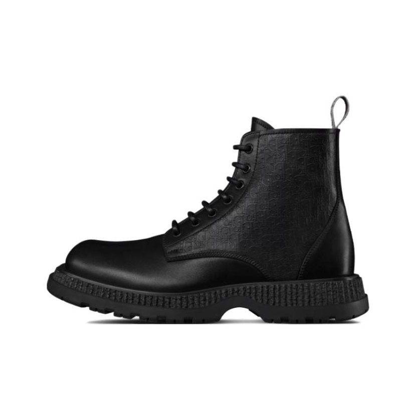 ブーツ DIOR BUFFALO LACE-UP BOOTS Footwear Finds: Dior Buffalo Lace-Up Boot - 10 Magazine