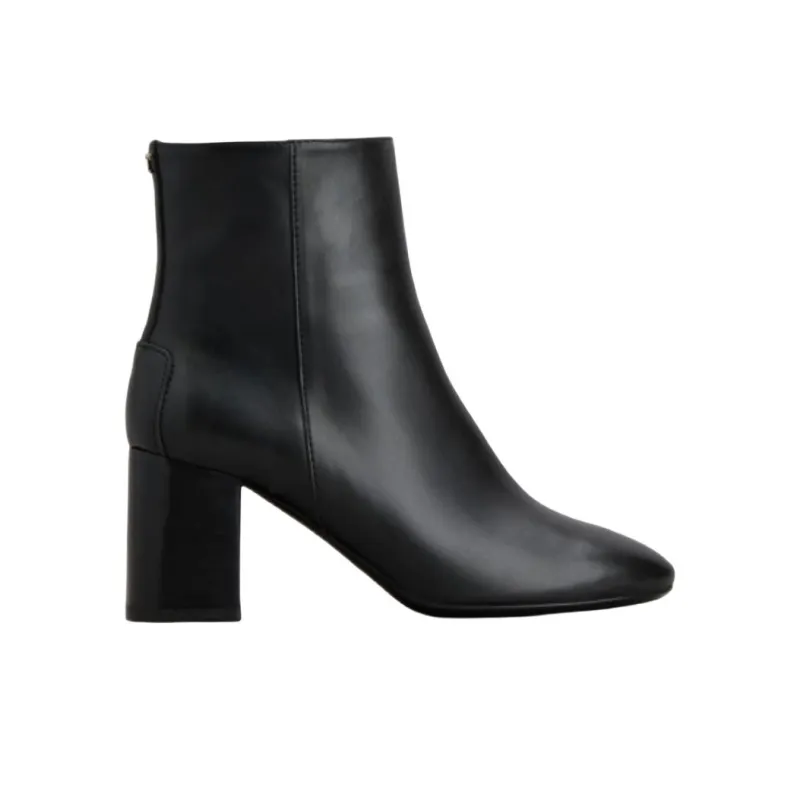 TOD'S Timeless Ankle Boots Women's Black-1