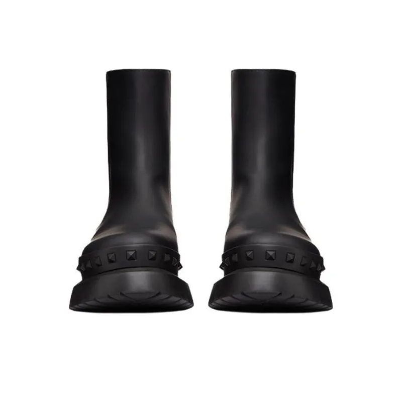 Valentino Garavani Rockstud Round Toe Ankle Boots-3