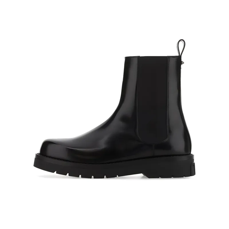 Valentino Garavani Rockstud Round Toe Chelsea Boots-0