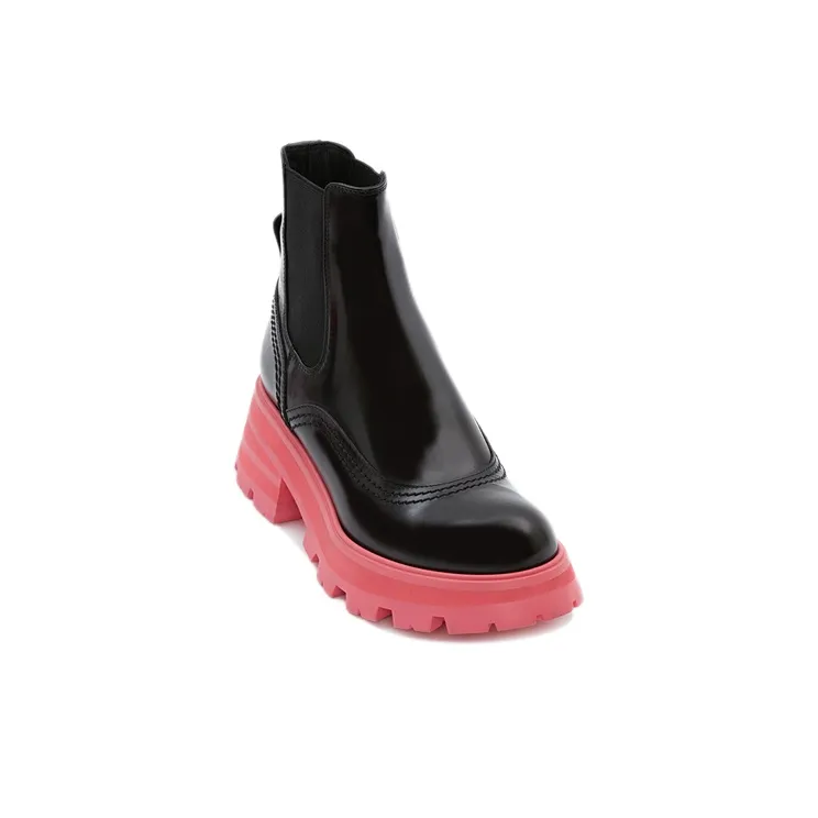 Alexander McQueen Wander Chelsea Boots Black Pink Women's-2