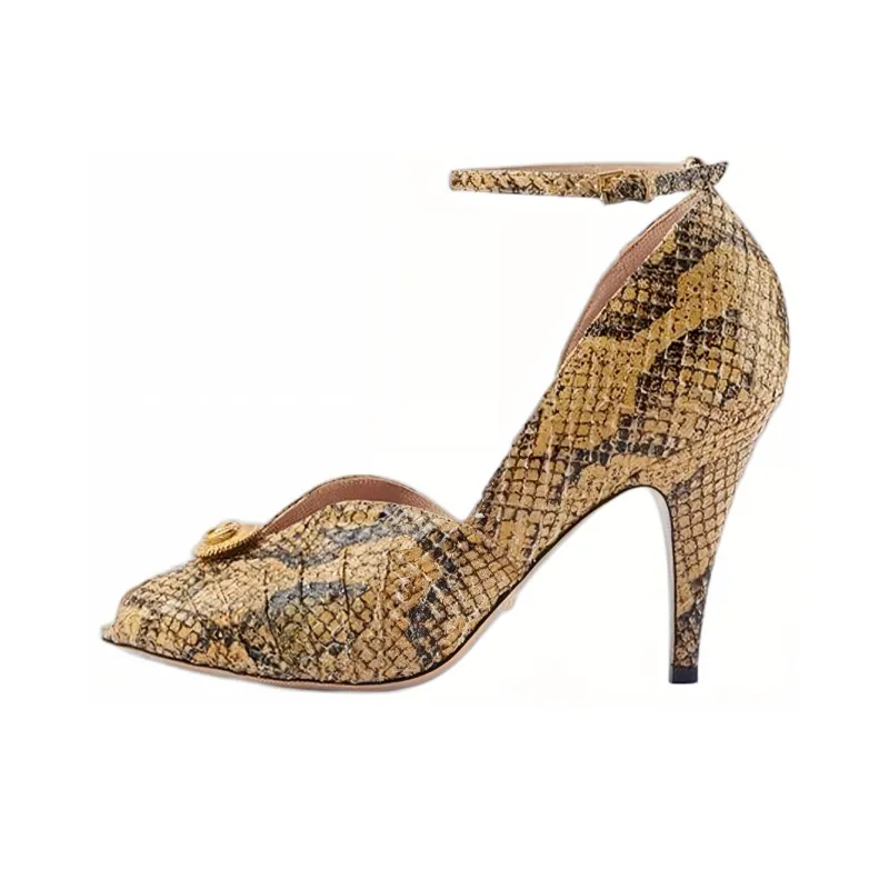 GUCCI Interlocking G Buckled Pumps-0
