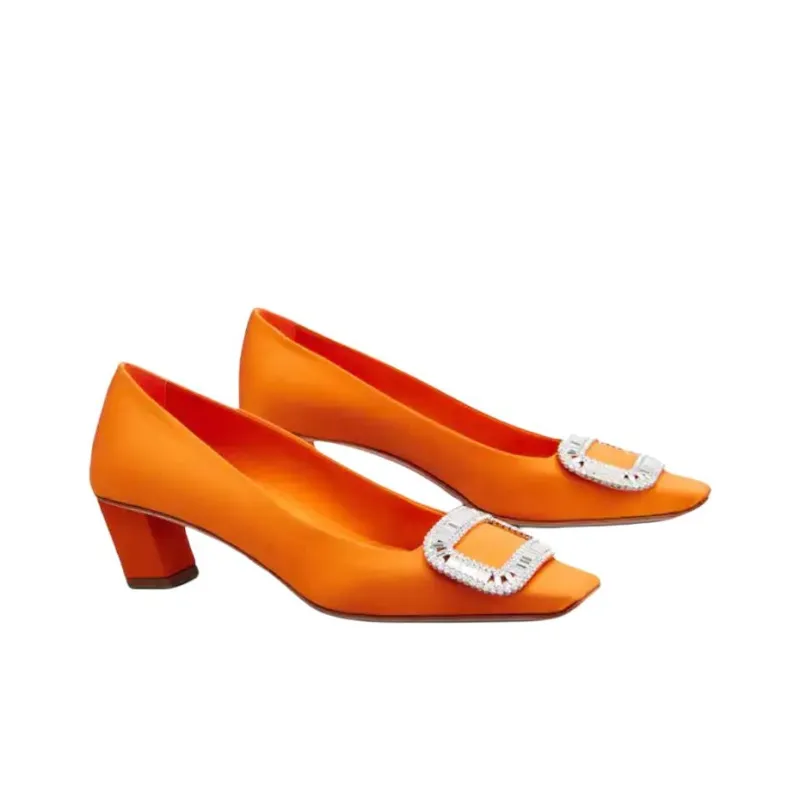 Roger Vivier Belle Vivier Pilgrim Buckle Embellished Pumps-2