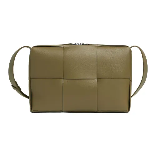 Bottega Veneta Intrecciato Calfskin Camera Bag, Shoulder Bag Men's Green