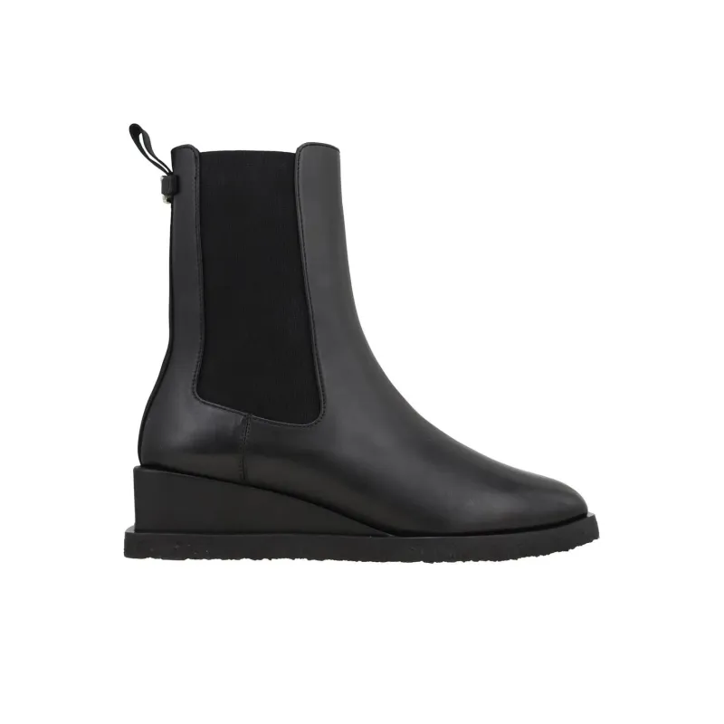 Ferragamo Chelsea Boots Women's Black-1