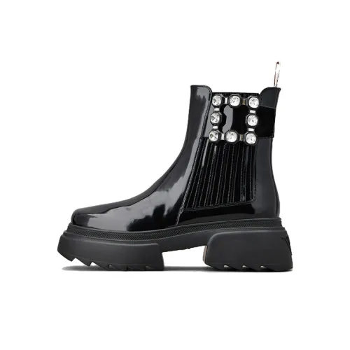Roger Vivier Wallaviv Short Chelsea Boots Women's Black