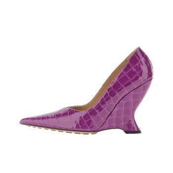 Bottega Veneta Embossed Punta Pumps