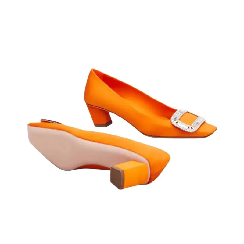 Roger Vivier Belle Vivier Pilgrim Buckle Embellished Pumps-6