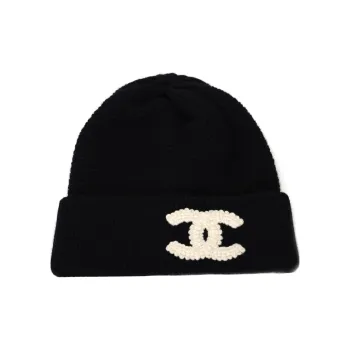 CHANEL White Cc Logo Beanie