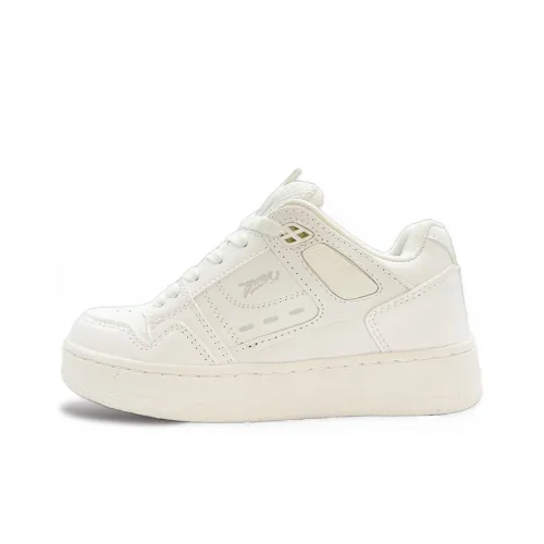 ITGI Anti Slip Wear Resistant Low Top Skateboard Shoes Unisex White