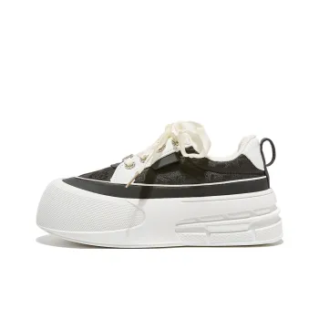 Little Red Man Low Top Skateboard Shoes Women's