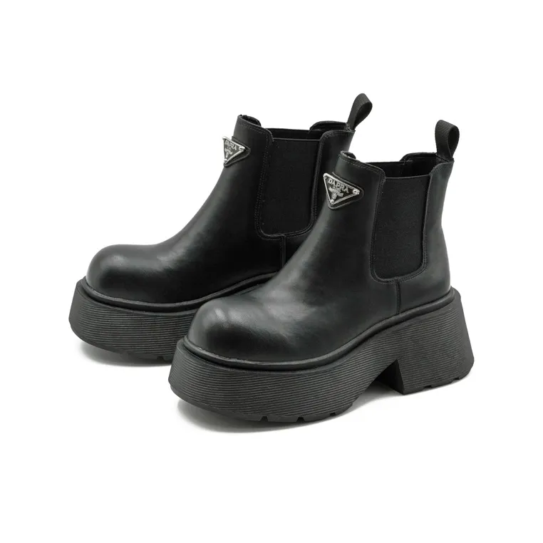Little Sue Chelsea Boots Women's Black-1