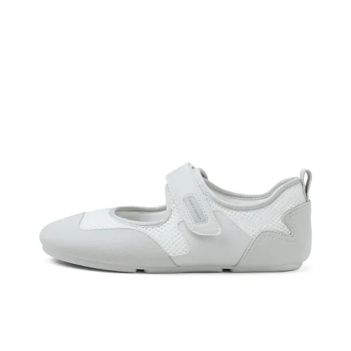 CHARLES&KEITH Small Ck Abrasion Resistant Low Top Casual Shoes Women's