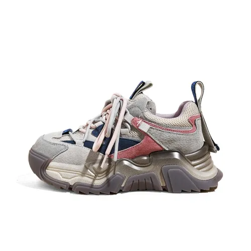 A Poinsettia Princess Cushioned Slip Resistant Abrasion Resistant Breathable Low Top Chunky Sneakers Women's
