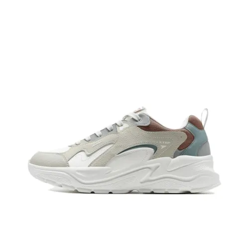 XTEP Anti Slip And Wear Resistant Warm Low Top Chunky Sneakers Men's White Gray