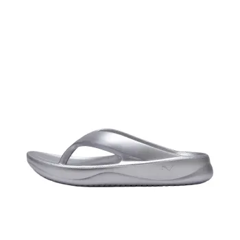 PUMA Wave Abrasion Resistant Slip Resistant Flip Flops Women's Silver