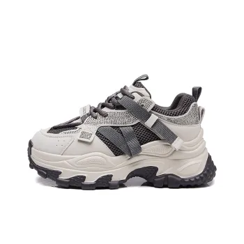 Bull Charm Abrasion Resistant Low Top Chunky Sneakers Women's