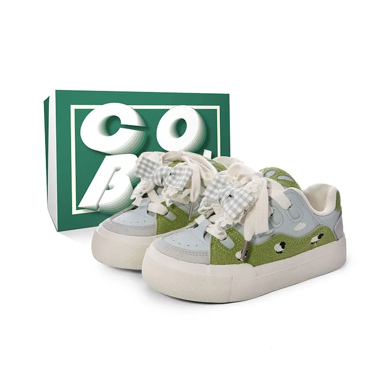 Cob Wear resistant And Lightweight Low Top Skateboard Shoes Women's-0