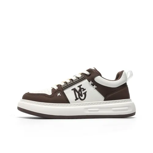 NAVIGARE Small Sailboats Low Top Skateboard Shoes Men's Black Brown