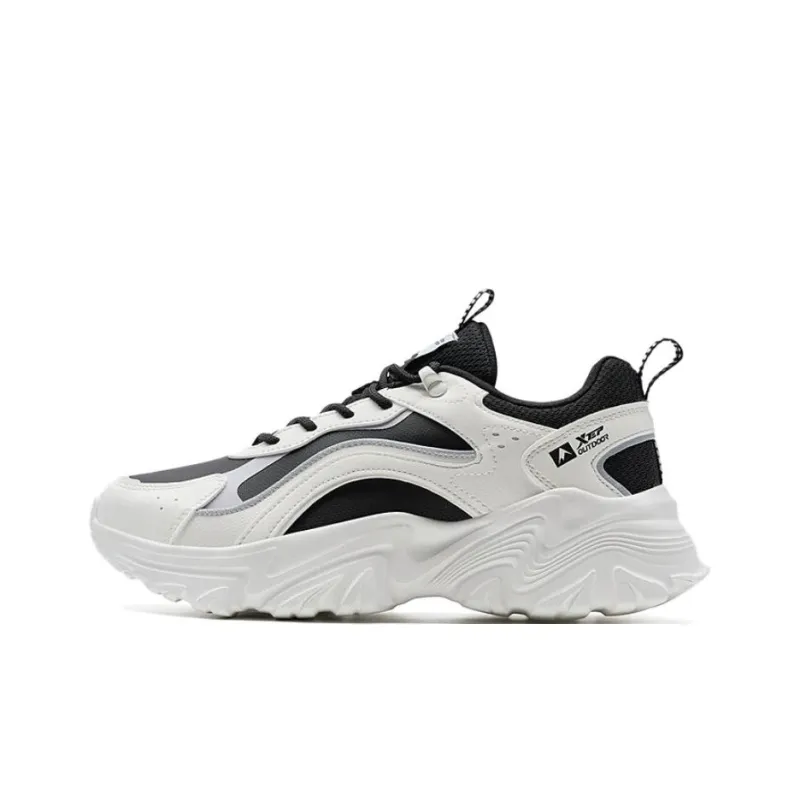 XTEP Slip Resistant Cushioning Wear Resistant Low Top Outdoor Shoes Women's White Black-0