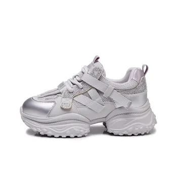 Bull Charm Abrasion Resistant Low Top Chunky Sneakers Women's