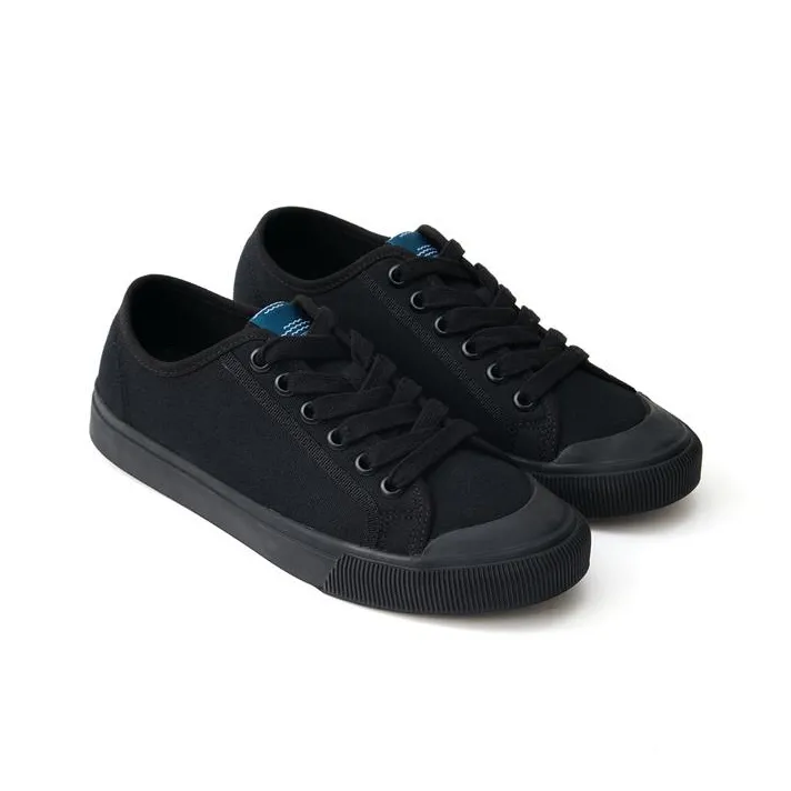 LIVINGTOWN Abrasion-Resistant Low-Top Canvas Shoes Unisex Black-1