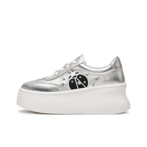 Staccato Beetles Low Top Skateboard Shoes Women's