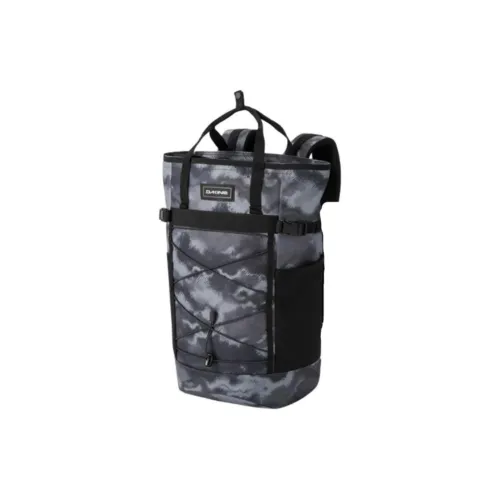 The Craft PRO Hydro Running Jacket 2 is a great outer layer for your toughest adventures