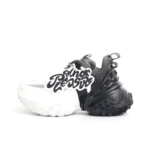 PAIN OR PLEASURE Low Top Chunky Sneakers Unisex Black And White Differentiation