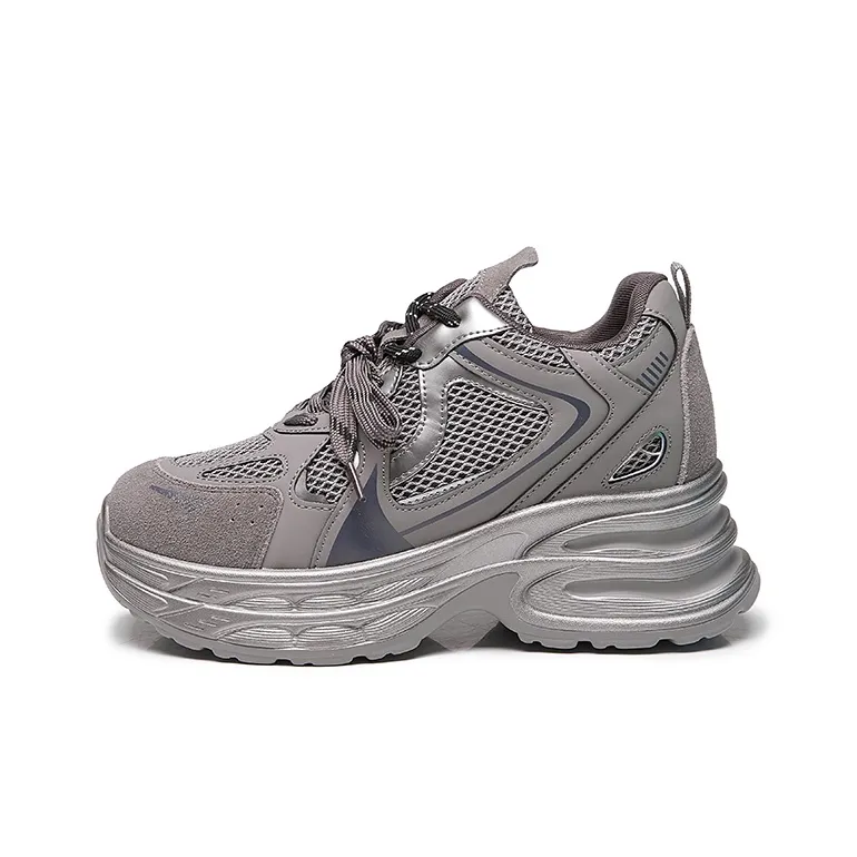 Bull Charm Abrasion Resistant Low Top Chunky Sneakers Women's-6