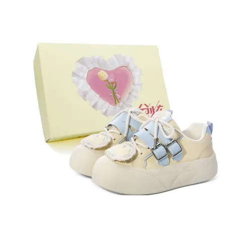 FULLXUAN Youthful Niche Campus Style Trendy Casual Versatile Cloud Shoes Low Top Skateboard Shoes Women's Box Included