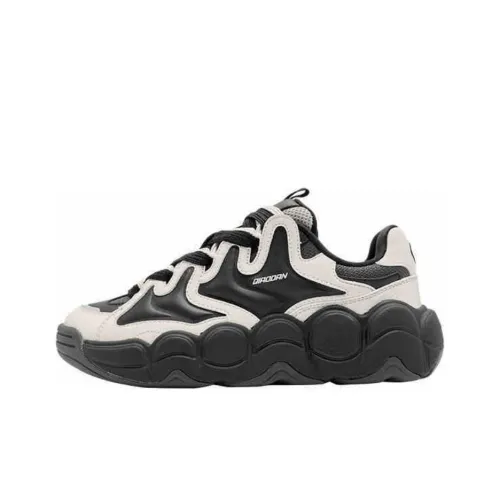 QIAODAN Get Rich Every Day Cushioning Lightweight Height Increasing Low Top Chunky Sneakers Women's Black White