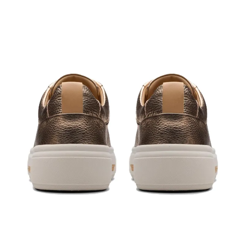 Clarks Hollyhock Walk Slip-Resistant Low-Top Skateboard Shoes Women's Gold-3