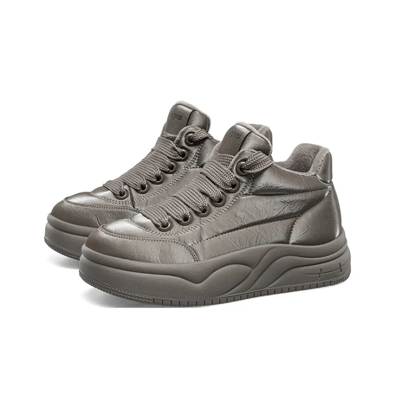 KANGNAI Slip Resistant Low Top Skateboard Shoes Women's-1