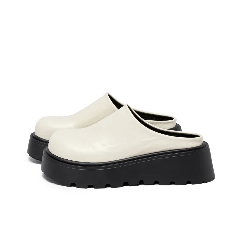 La Chapelle Abrasion Resistant Closed Toe Slippers Women's-8