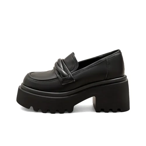 A Poinsettia Princess Loafers Women's Black