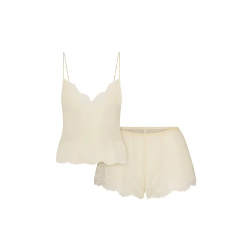 SKIMS Valentine's Day Collection SS25 ROMANCE LACE CAMI AND SHORT SET Pajama Set Women's BUTTER/Yellow