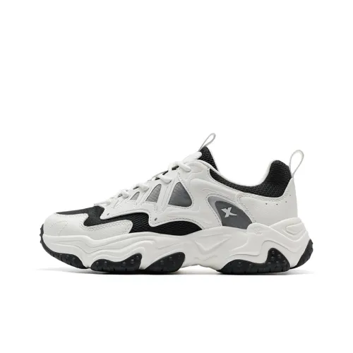 XTEP Nomadic Cushioning Abrasion Resistant Lightweight Low Top Casual Shoes Women's Sail White Black