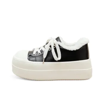 A Poinsettia Princess Skateboard Shoes Women's