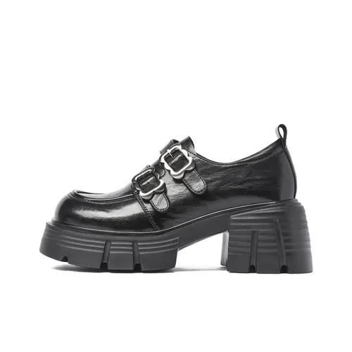 A Poinsettia Princess Loafers Women's