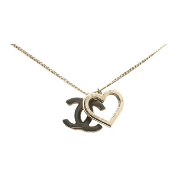 CHANEL 2004 Cc Heart Pendant Necklace Costume Necklace