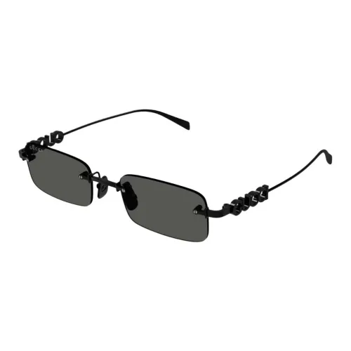 Aviator sunglasses with smoked lense and branded hardware