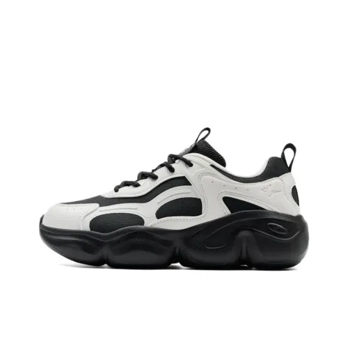 XTEP Anti Slip And Wear Resistant Coverage Low Top Casual Shoes Women's Black White