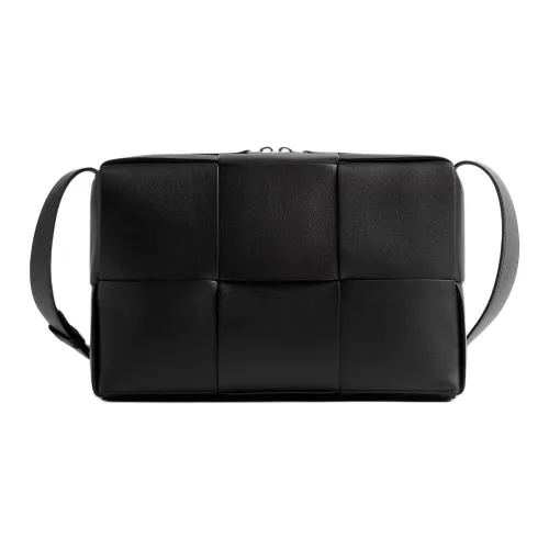 Bottega Veneta Intrecciato Calfskin Camera Bags Crossbody Bag Shoulder Bag Men's Black